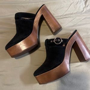 Gianni Bini Platform Clogs